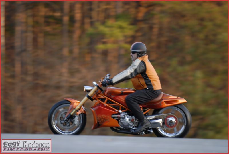 bike-20110226-rcp-ducati-orange-210_resize.jpg