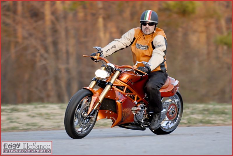 bike-20110226-rcp-ducati-orange-211_resize.jpg