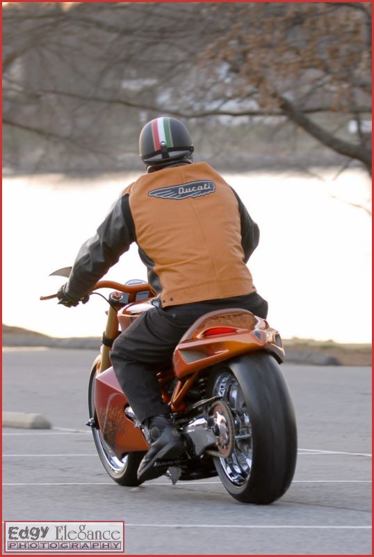 bike-20110226-rcp-ducati-orange-214_resize.jpg