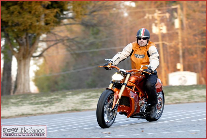 bike-20110226-rcp-ducati-orange-227_resize.jpg