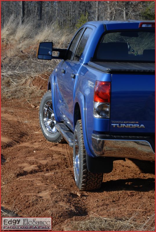 toyota-tundra-new-wheels-tires-2011-176.jpg